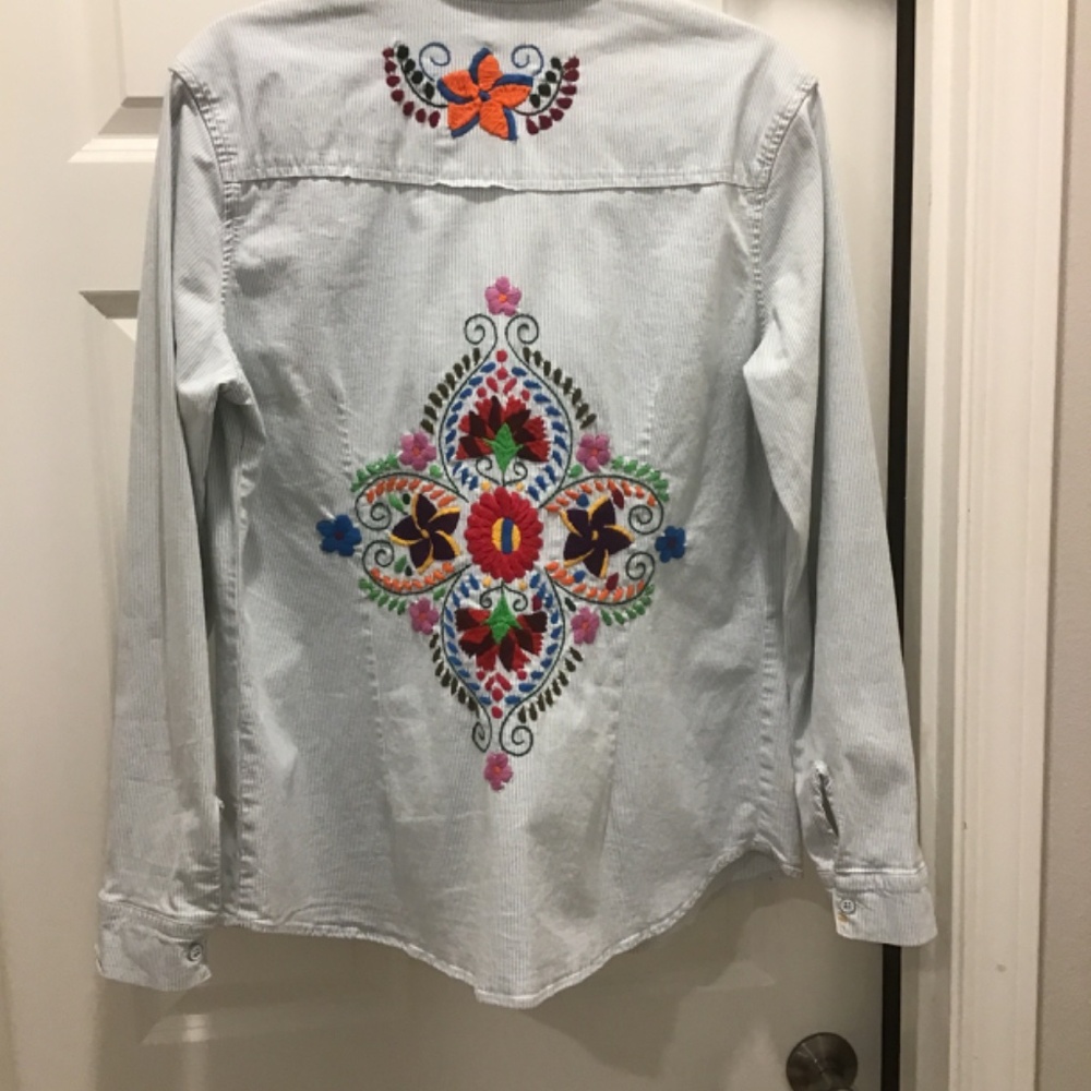 Weekend Embroidered Shirt M - Picture 2 of 3